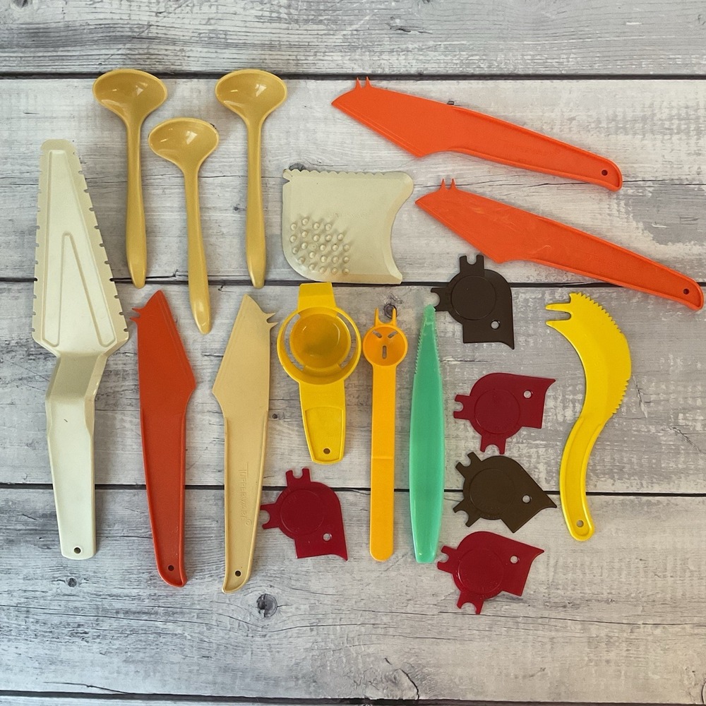 Tupperware Kitchen Gadgets Utensils Tools Vintage Lot  Of 18‎ Items